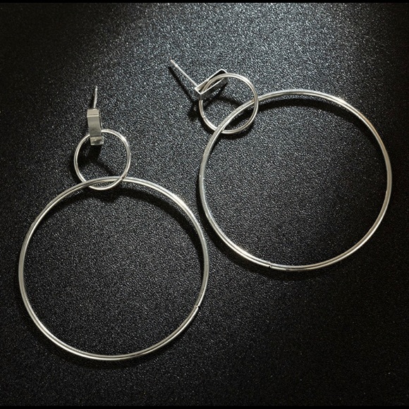 ♡ Double Circle Hoop Earrings - Picture 7 of 8